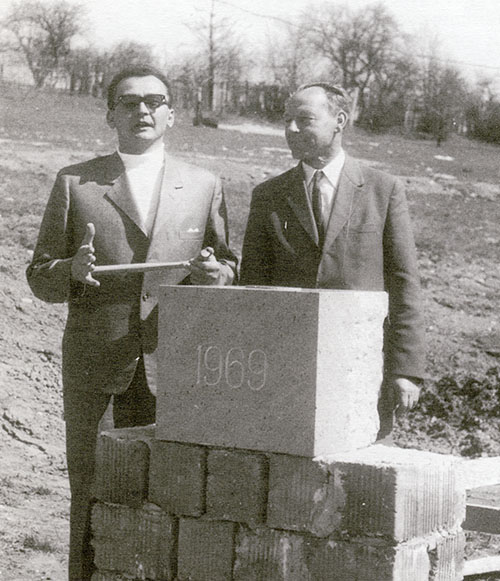 stranka_historia_kamen Položenie základného kameňa ústavu Marína (1969).